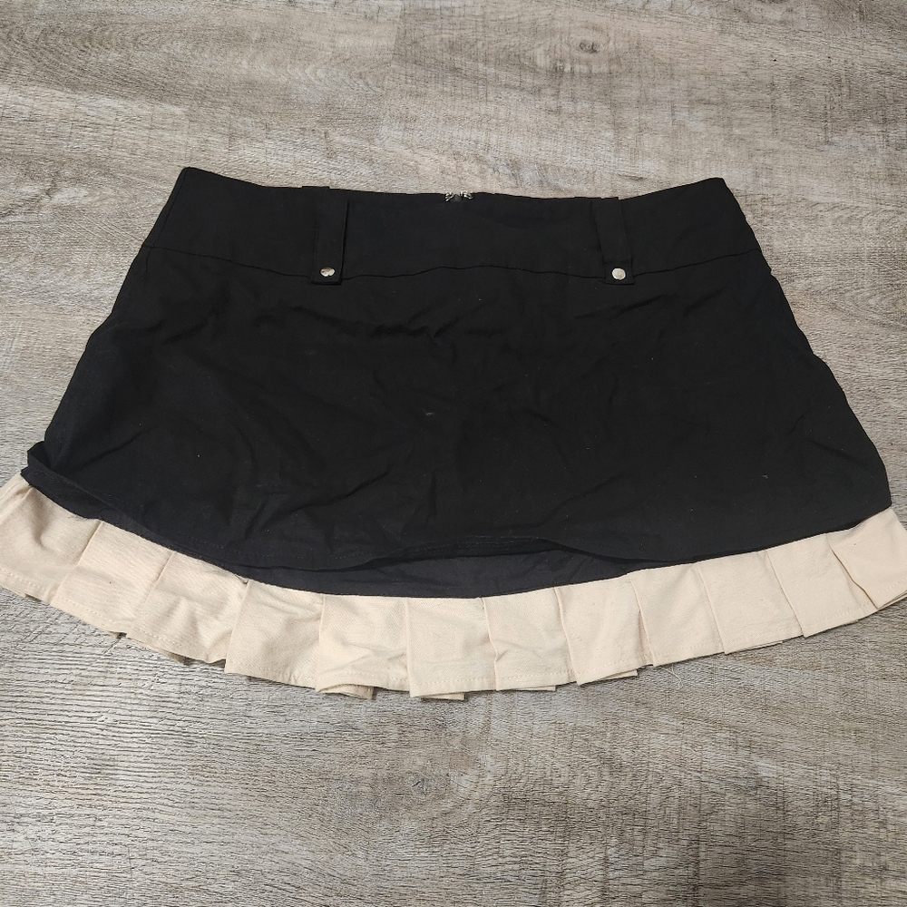 NWT White Fox Black Mini Pleated Skirt Size Large